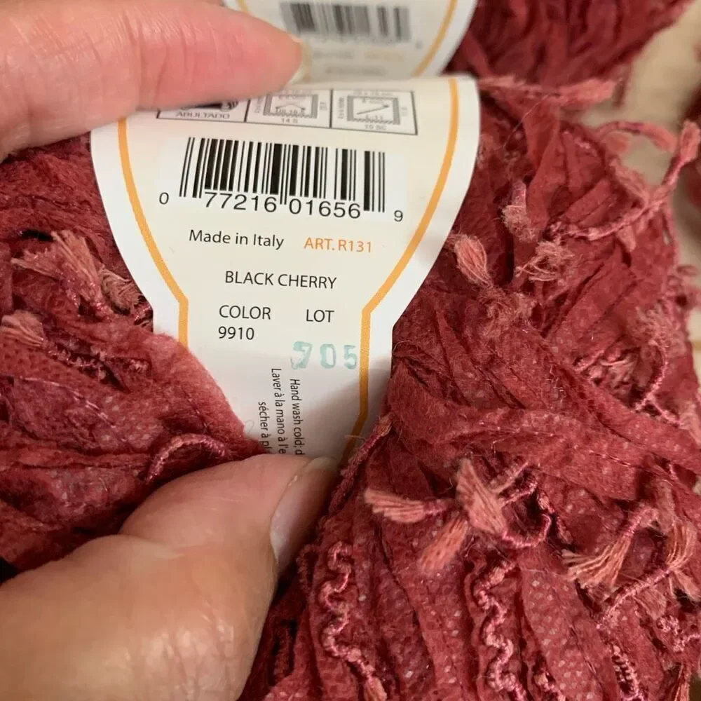 Moda dea curiosa yarn in black cherry 4 skeins